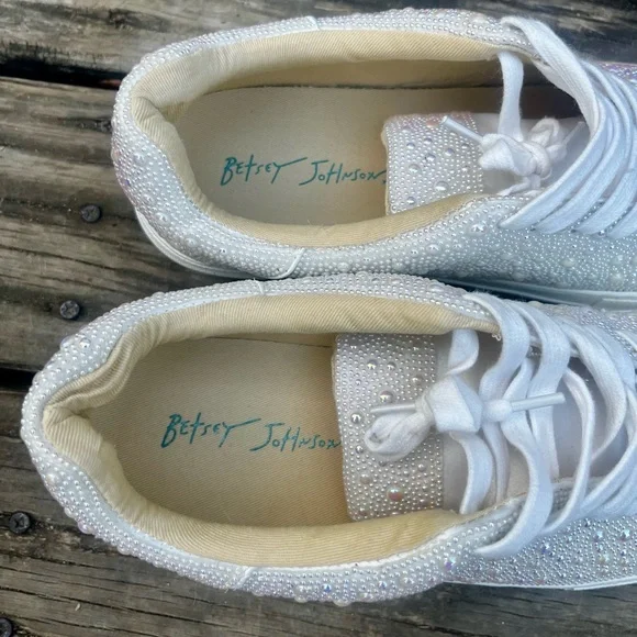 BETSEY JOHNSON WHITE IVORY SPARKLY WOMENS 8.5 M SIDNY SNEAKERS - Picture 7 of 13